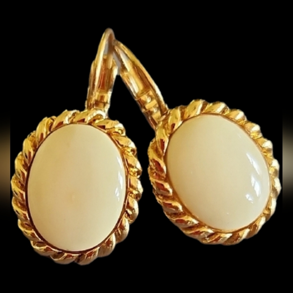 Elegant Gold and Cream Earrings - Picture 3 of 12
